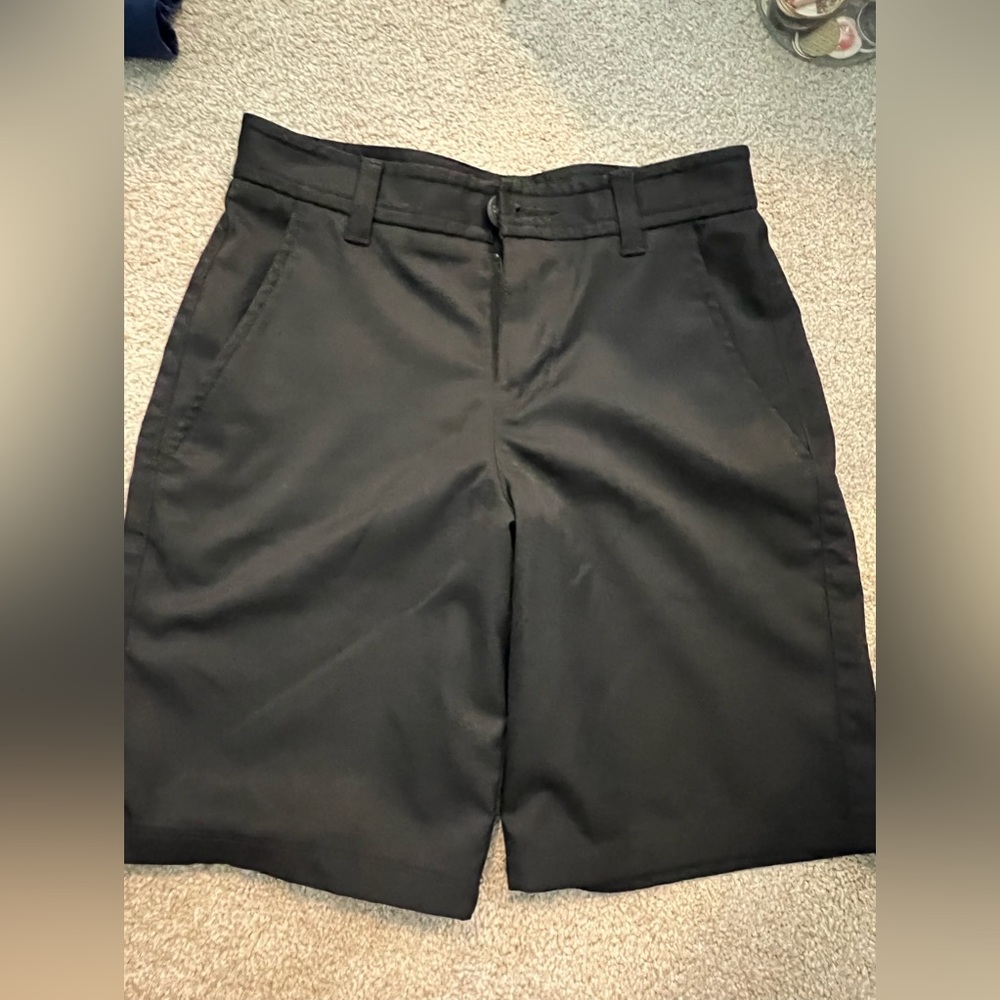 Under Armor black athletic material shorts size 10